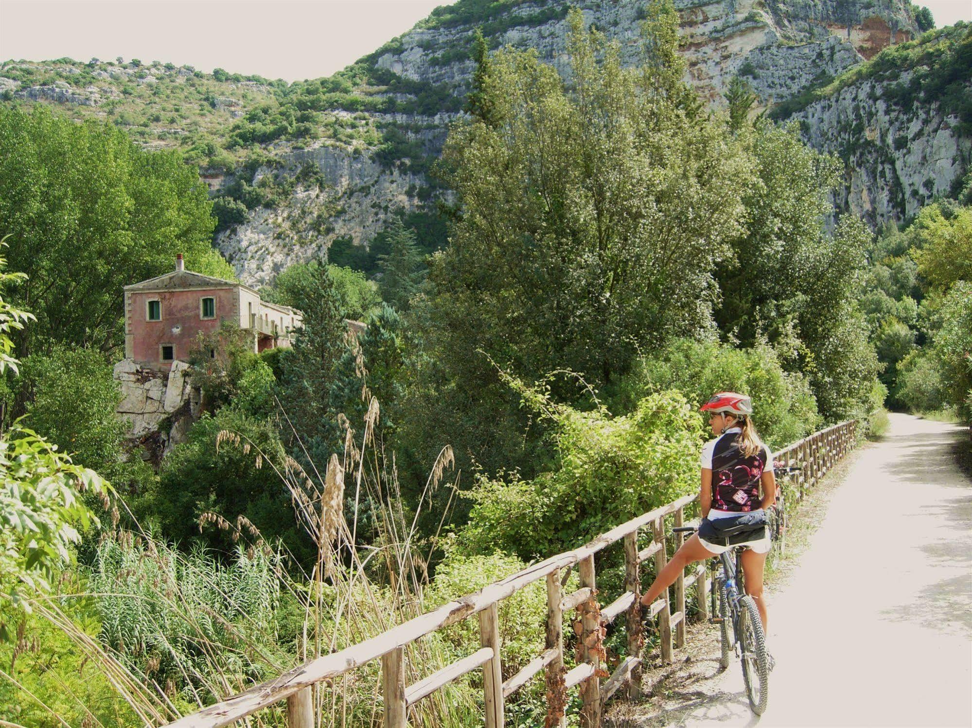 Parco Della Rocca Hotel Punta Braccetto Buitenkant foto